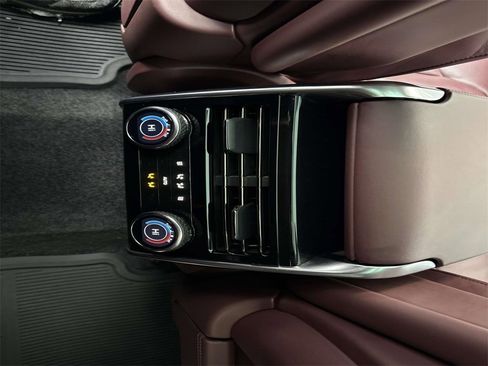 Used 2023 Land Rover Range Rover Autobiography image 16