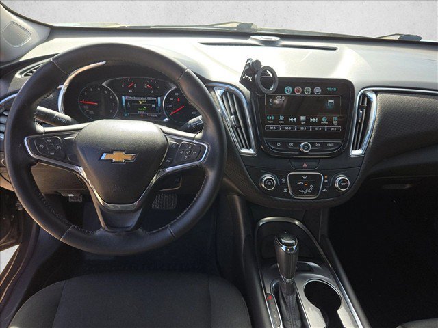 Used 2017 Chevrolet Malibu LT FWD image 16
