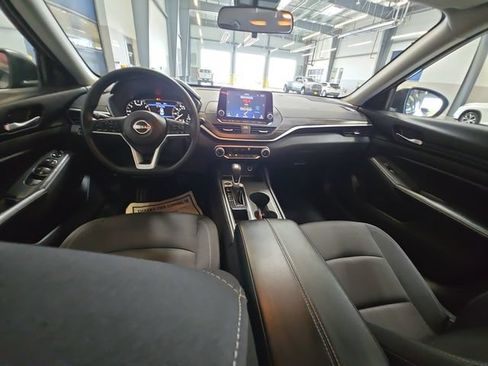 Used 2025 Nissan Altima 2.5 SV FWD image 21