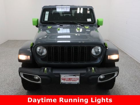 Used 2024 Jeep Gladiator Sport image 3