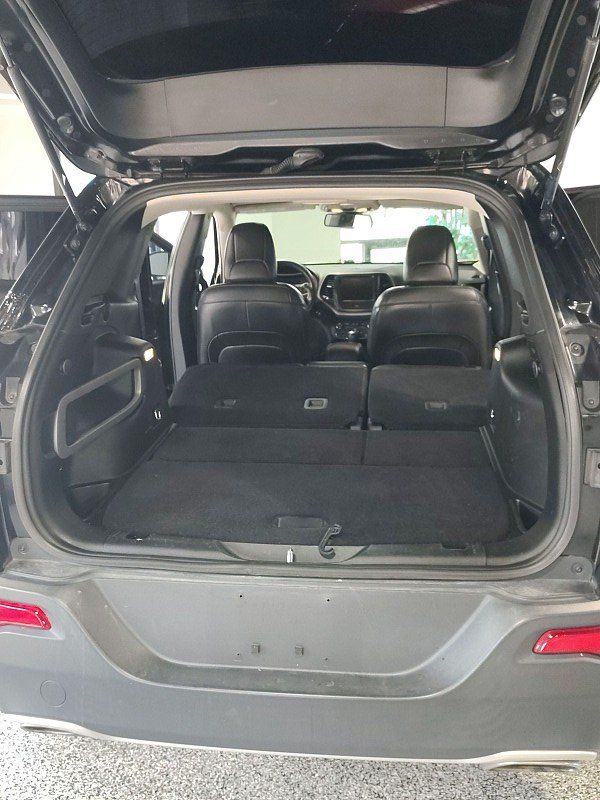 Used 2017 Jeep Cherokee Limited AWD/4WD image 9