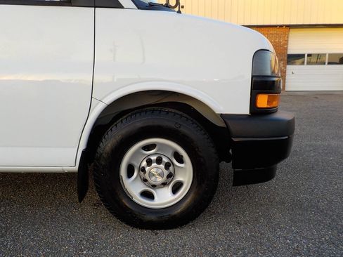 Used 2020 Chevrolet Express 3500 Extended w/ Driver Convenience Package image 9