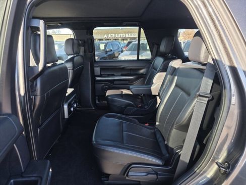 Used 2020 Ford Expedition XLT w/ Equipment Group 202A AWD/4WD image 17