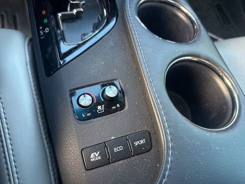 Used 2016 Toyota Avalon Limited image 13