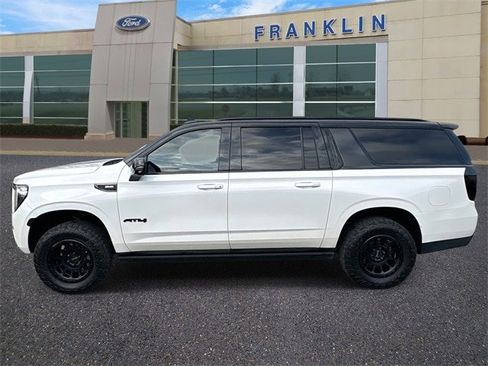 Used 2023 GMC Yukon XL AT4 w/ AT4 Premium Package image 4