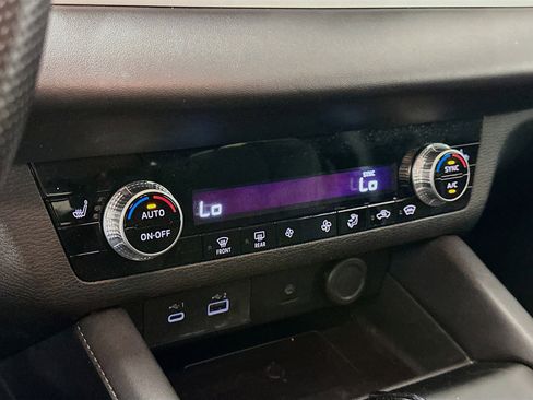 Used 2024 Mitsubishi Outlander SE image 24