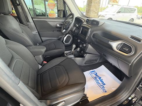 Used 2019 Jeep Renegade Latitude FWD image 24