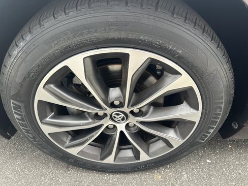 Used 2017 Toyota Avalon XLE w/ Carpet Mat Package FWD image 31
