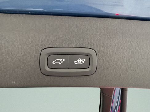 Used 2023 Volvo C40 P8 Recharge Ultimate image 9