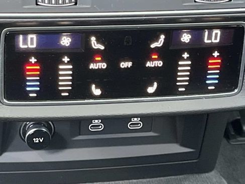 Used 2023 Audi SQ7 Prestige AWD/4WD image 19