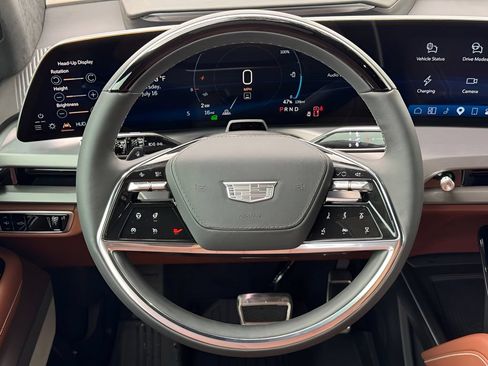 New 2027 Cadillac Vistiq Luxury w/ LPO, Floor Liner Package AWD/4WD image 27