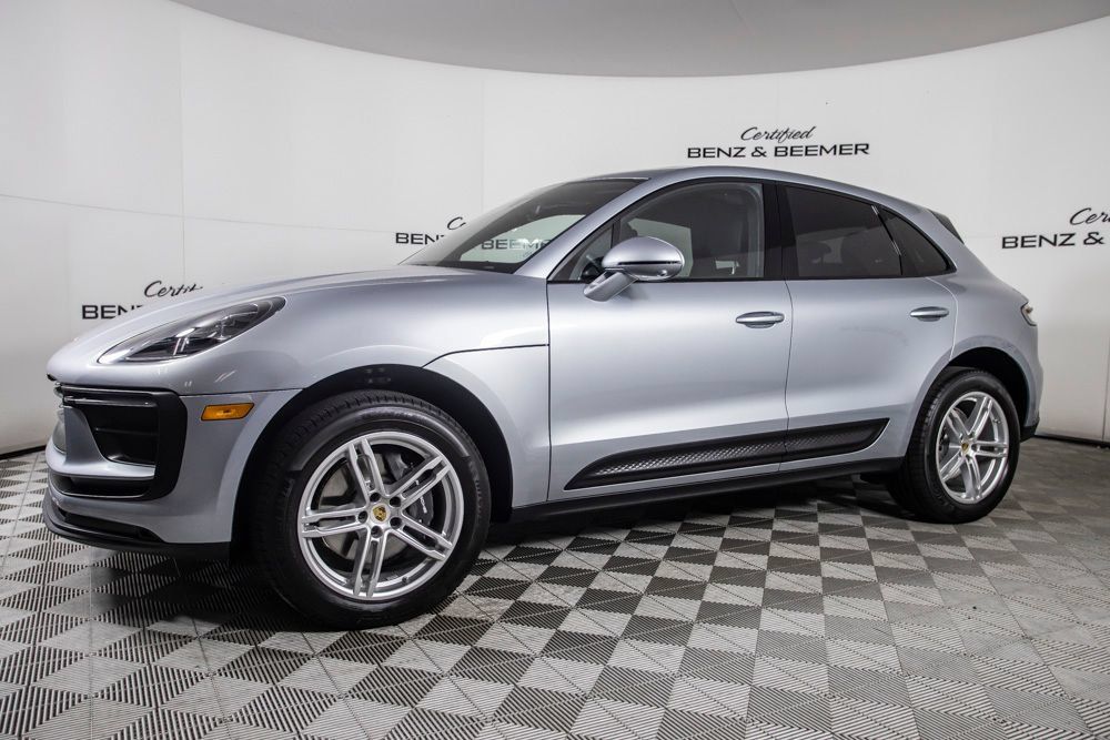 Used 2025 Porsche Macan Turbo AWD/4WD image 9