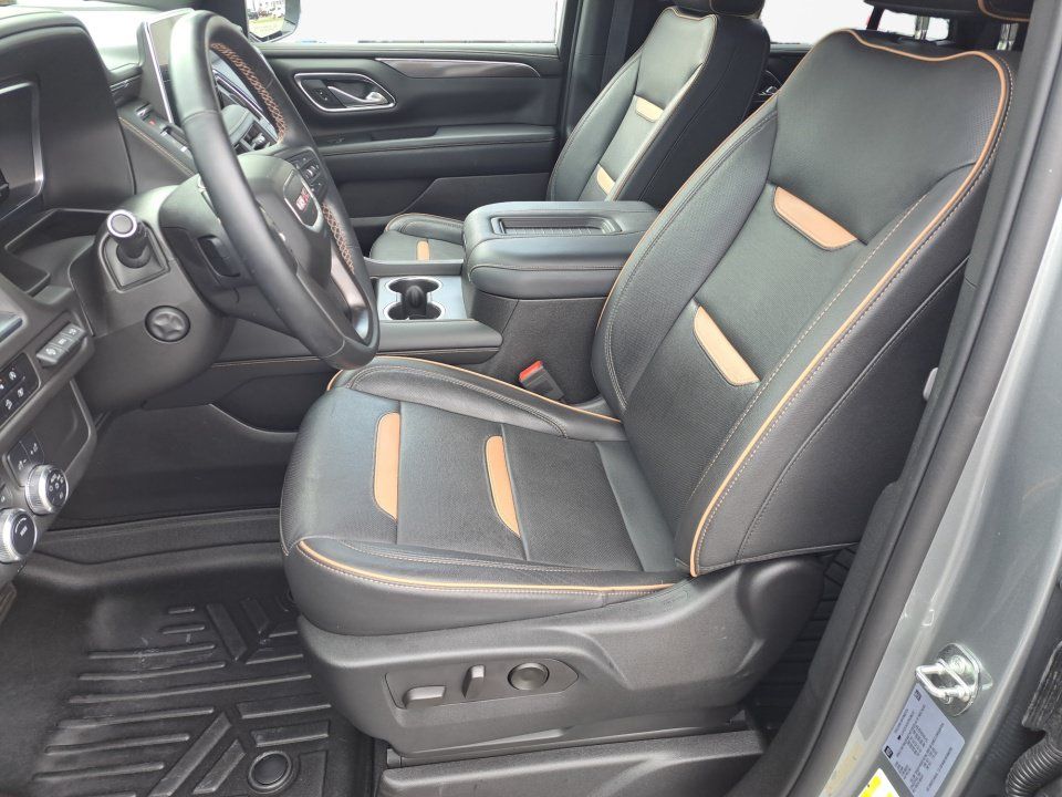 Used 2023 GMC Yukon AT4 w/ Technology Package AWD/4WD image 9