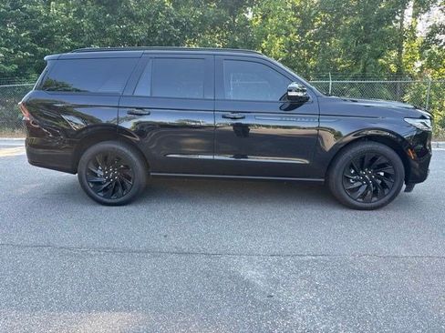 Used 2025 Lincoln Navigator Reserve w/ Jet Appearance Package AWD/4WD image 4