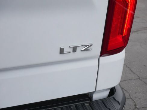 Used 2025 Chevrolet Silverado 1500 LTZ w/ LTZ Convenience Package II AWD/4WD image 17