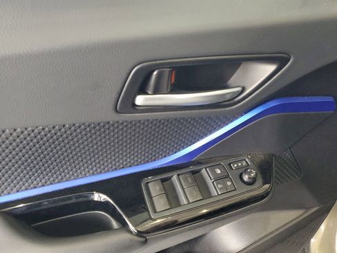 Used 2021 Toyota C-HR XLE image 19