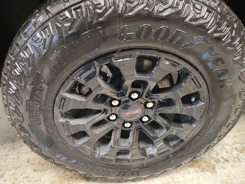 New 2026 GMC Canyon Elevation w/ Convenience Package image 3