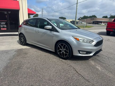 Used 2015 Ford Focus SE w/ SE Sport Package FWD image 5
