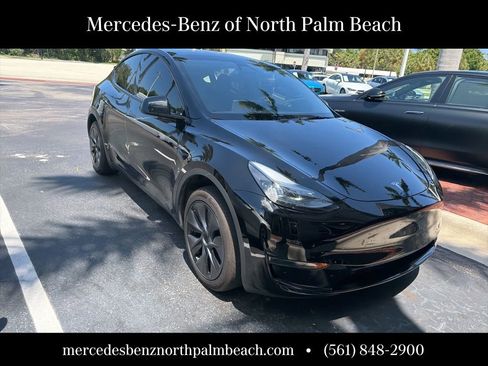 Used 2025 Tesla Model Y Long Range RWD image 3