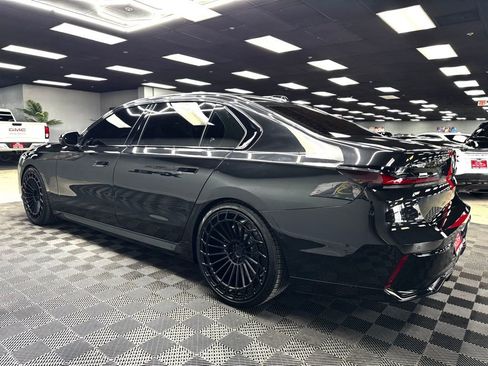 Used 2025 BMW 740i w/ Premium Package image 9