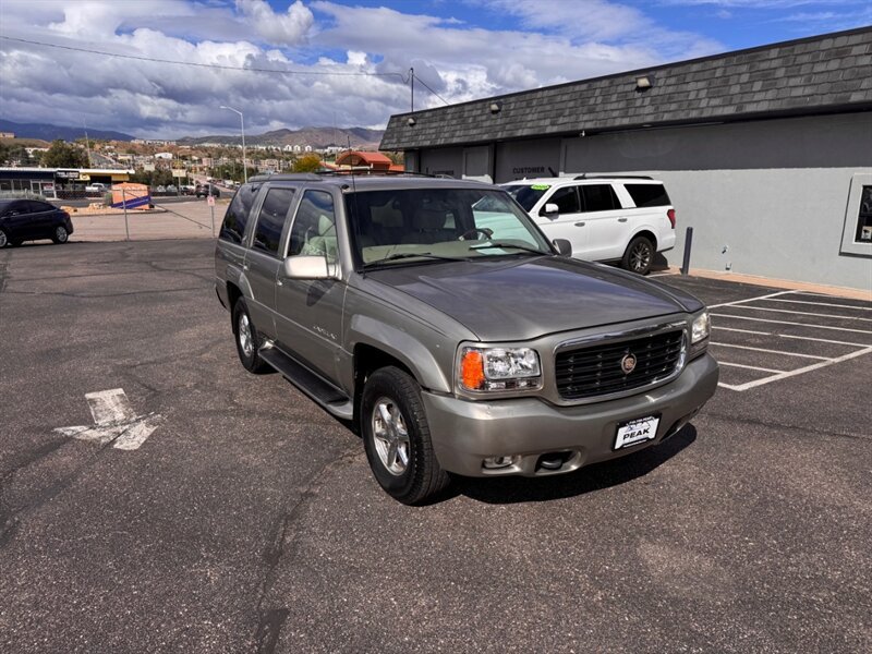 Used 2000 Cadillac Escalade 4WD image 1