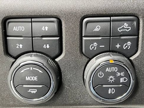 Used 2023 Chevrolet Silverado 1500 High Country w/ High Country Premium Package AWD/4WD image 29