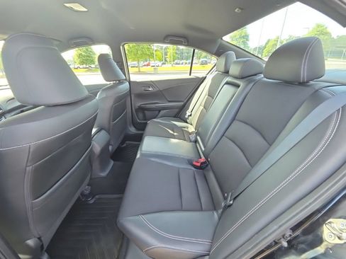 Used 2017 Honda Accord Sport image 11