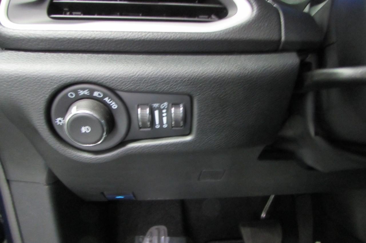 New 2025 Chrysler Pacifica Select FWD image 13