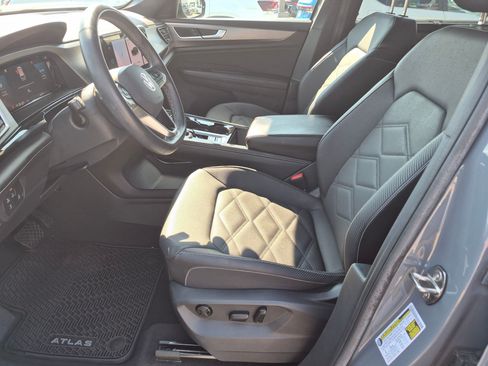 Used 2024 Volkswagen Atlas Cross Sport SE FWD image 15