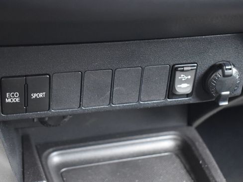 Used 2013 Toyota RAV4 XLE AWD/4WD image 13