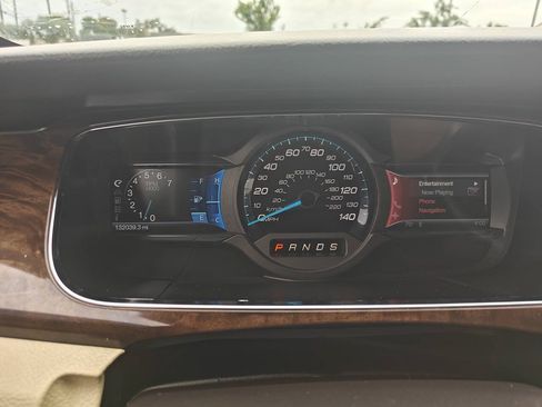 Used 2013 Ford Taurus Limited FWD image 11