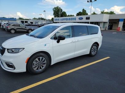 Used 2024 Chrysler Pacifica Limited