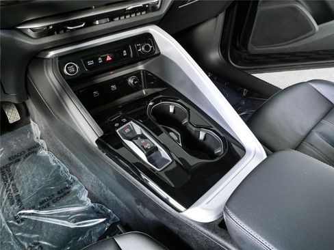Used 2025 Audi Q5 Premium w/ Convenience Package AWD/4WD image 17
