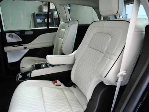 Certified 2023 Lincoln Aviator Black Label w/ Dynamic Handling Package AWD/4WD image 13