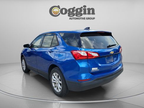 Used 2019 Chevrolet Equinox LS w/ LS Convenience Package FWD image 2