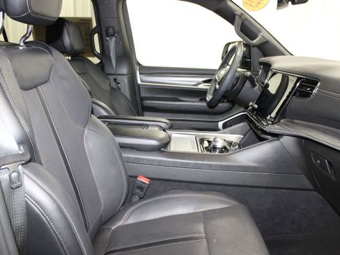 Used 2023 Jeep Wagoneer Series II image 23