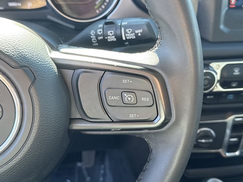 Used 2023 Jeep Wrangler Unlimited image 26