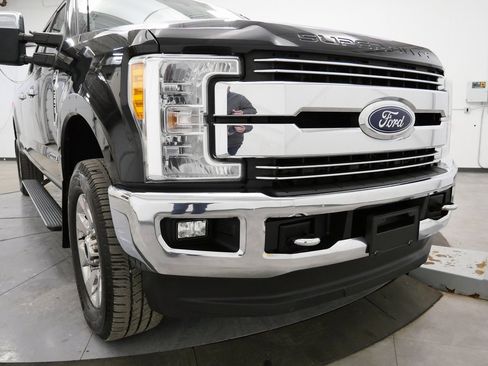 Used 2017 Ford F250 Lariat w/ Chrome Package image 42