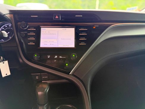 Used 2018 Toyota Camry SE FWD image 17