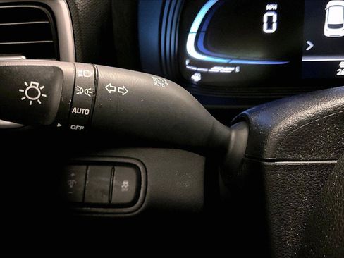 Used 2024 Hyundai Venue SEL image 30