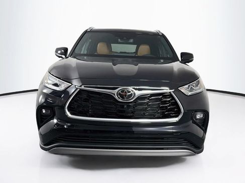 New 2026 Toyota Highlander Platinum AWD/4WD image 2