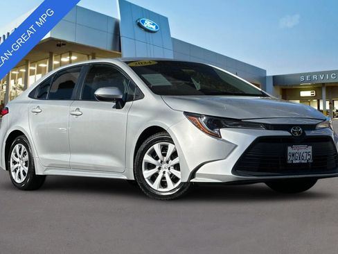 Used 2024 Toyota Corolla LE image 2