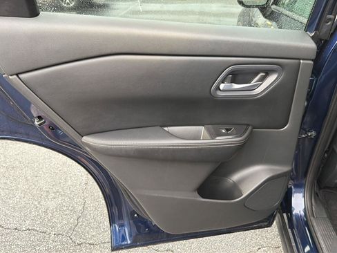 Used 2024 Nissan Rogue SV FWD image 17