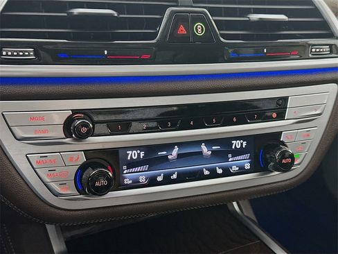 Used 2021 BMW 750i xDrive w/ Executive Package image 18