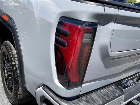 Used 2024 GMC Sierra 2500 AT4 w/ Technology Package AWD/4WD image 28