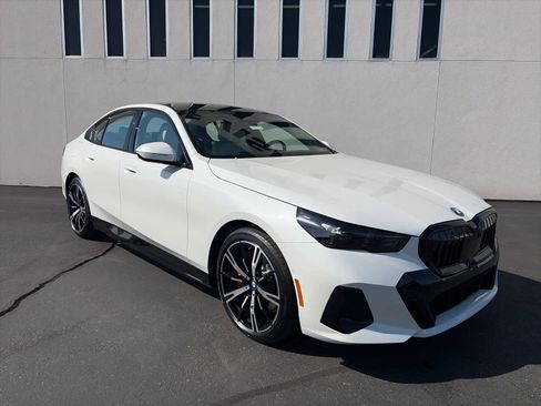 New 2026 BMW 550e xDrive AWD/4WD image 2