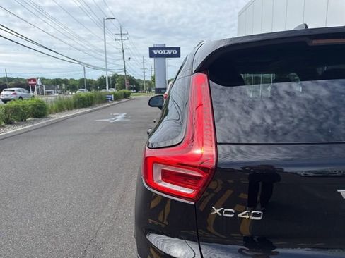 Used 2025 Volvo XC40 B5 Plus AWD/4WD image 10
