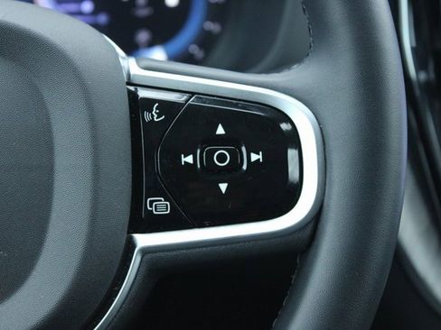 Used 2025 Volvo XC60 B5 Plus image 25