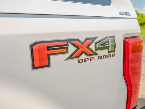 Used 2017 Ford F250 XLT w/ XLT Value Package AWD/4WD image 10