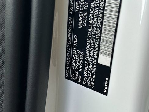 Certified 2025 Volvo XC60 B5 Plus AWD/4WD image 29